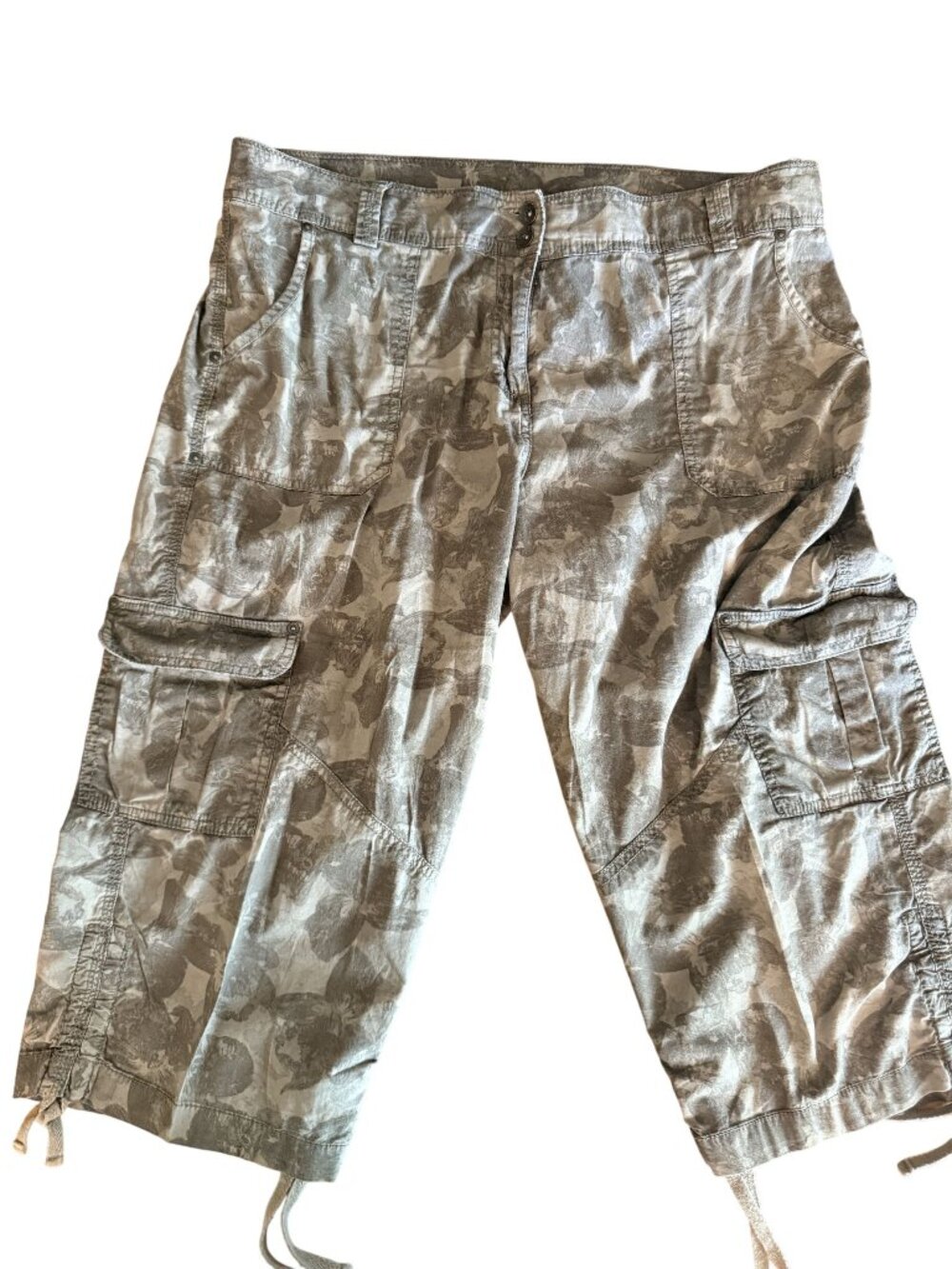 Style & Co Womens Gr Camo Cargo Capri 6 Pockets Zip Fly Button Closure Size 16